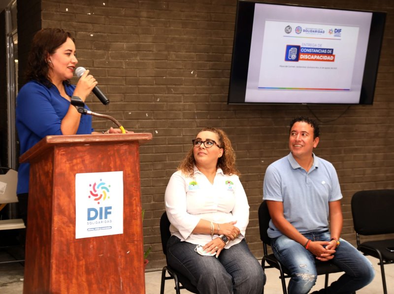 Entrega DIF Solidaridad constancias de discapacidad