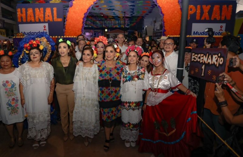 ESPECTACULAR “HANAL PIXÁN”, ANA PATY PERALTA REGRESA LA TRADICIÓN A PUERTO JUÁREZ