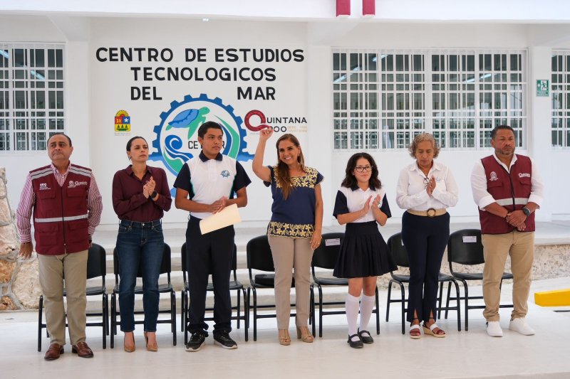 Estrenan 8 nuevas aulas alumnos del CETMAR 41, entregadas por Mara Lezama