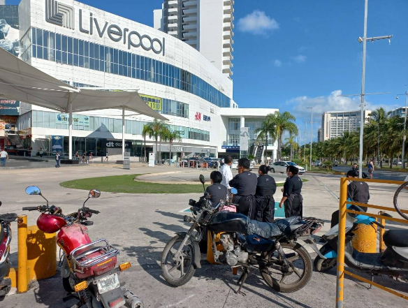 Explosión en Plaza Las Américas de Cancún deja dos lesionados