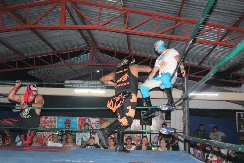 Explosiva inauguración de la Academia TWS!