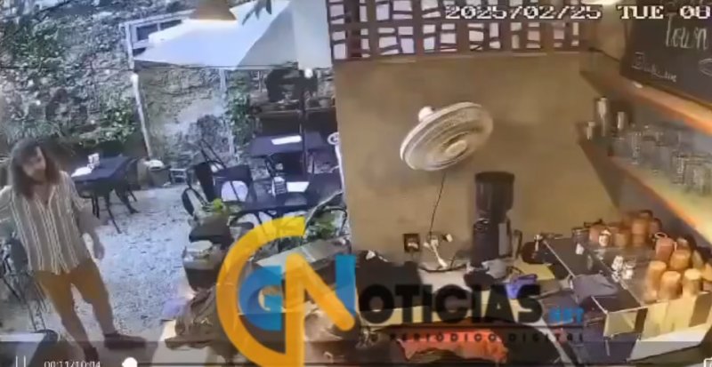Extranjero arma escándalo y amenaza a empleada de cafetería