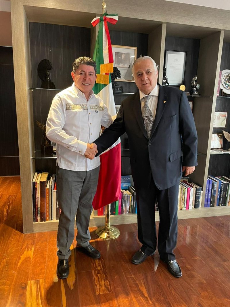 FRUCTÍFERA REUNIÓN SECTUR-AMAV
