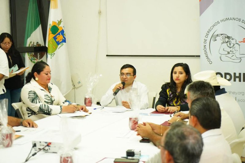 FIRMAN CONVENIO DE COLABORACIÓN LA CODHEY Y ALCALDES DE 11 MUNICIPIOS.