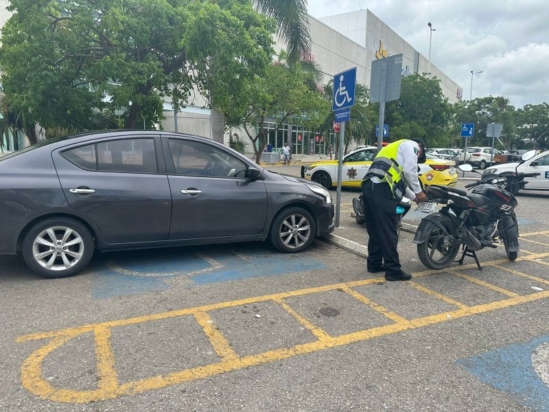 FORTALECE TRÁNSITO DE CANCÚN RESPETO A ESPACIOS DE ESTACIONAMIENTO EXCLUSIVOS