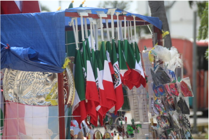 FOTOS | Empieza Cancún a pintarse de los colores patrios