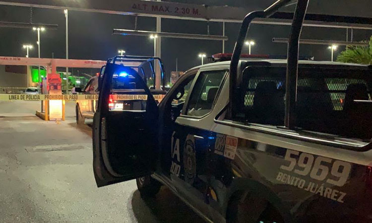 ¡Frente a su esposa embarazada! asesinan a sujeto al salir de un estacionamiento en Cancún