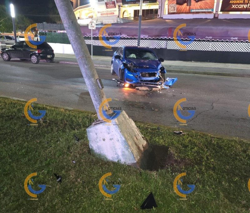 Fuerte accidente en la avenida bonampak el conductor se da a la fuga