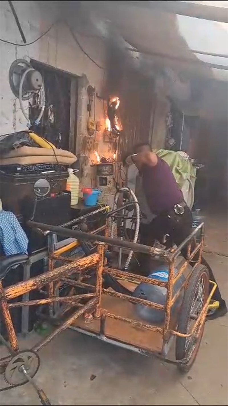 GEAVIG PONE A SALVO A FAMILIA ANTE CONATO DE INCENDIO