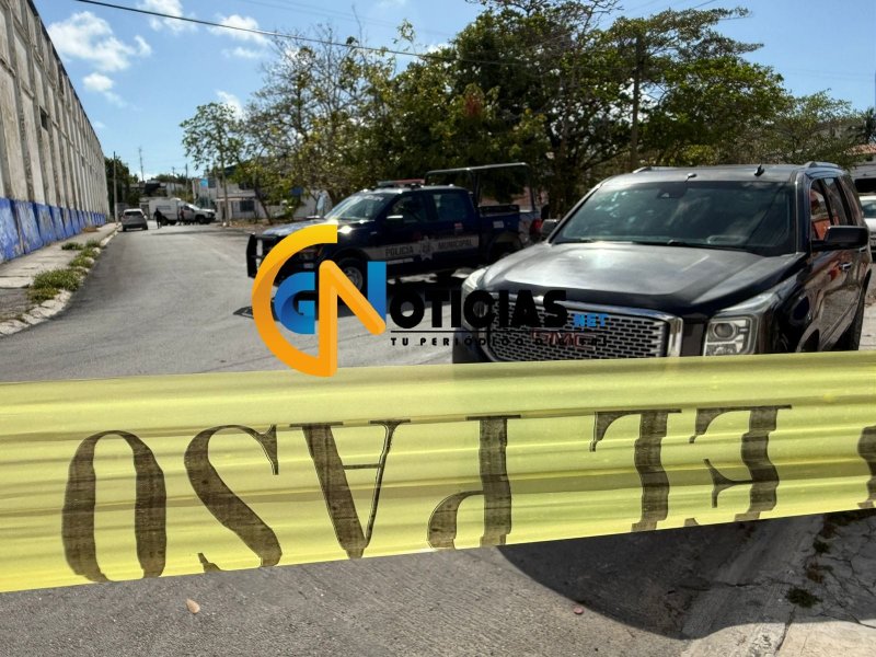 Hallan cuerpo embolsado frente a colegio privado en la SM 50 de Cancún; activan Código Rojo