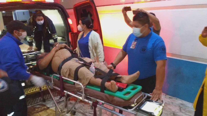 Hieren de bala a dueño de tienda de celulares, en Cancún