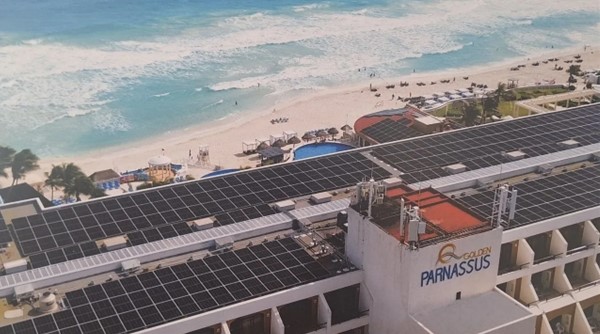 hotel se estrena con una pila Tesla y 550 paneles solares