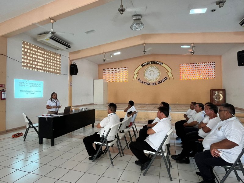 IMOVEQROO impulsa cursos de concientización para operadores del servicio público sobre el respeto al ciclista