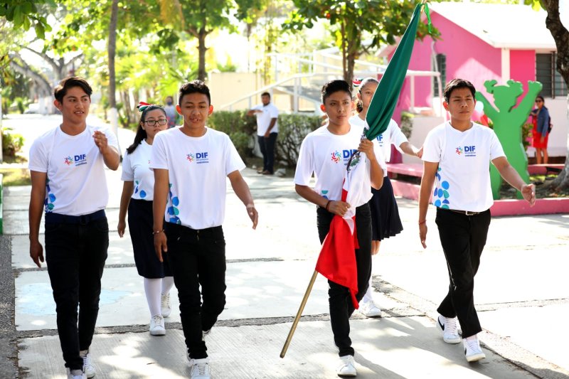 Impulsa DIF Solidaridad civismo en estudiantes del programa 10-17