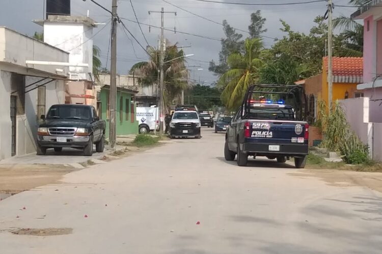 Incendian camioneta con dos cuerpos en su interior en Cancún