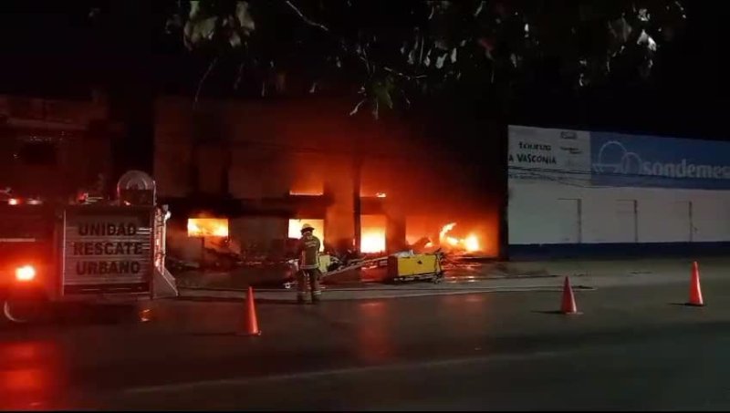 Incendio en edificio abandonado en la SM 69