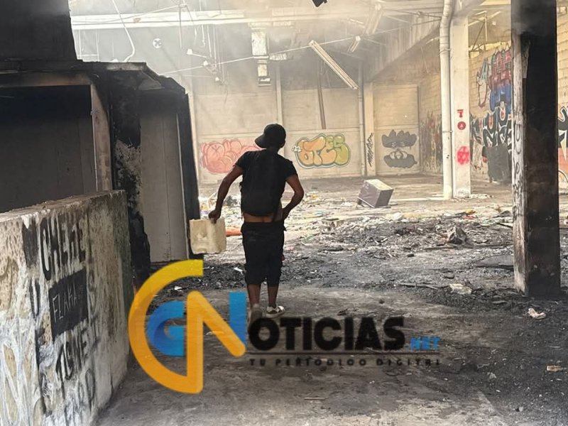 Incendio en tienda abandonada del ISSSTE en la Ruta 5 provocado por quema de cableado
