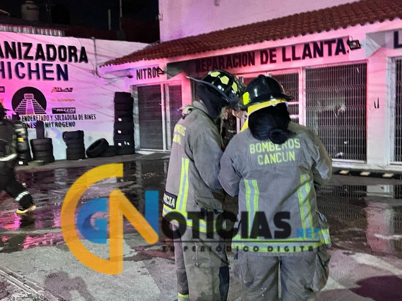 Incendio en vulcanizadora moviliza a cuerpos de emergencia en Cancún