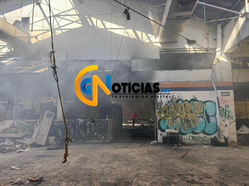 Indigentes provocan conato de incendio en antigua tienda del ISSSTE en la Ruta 5 de Cancún