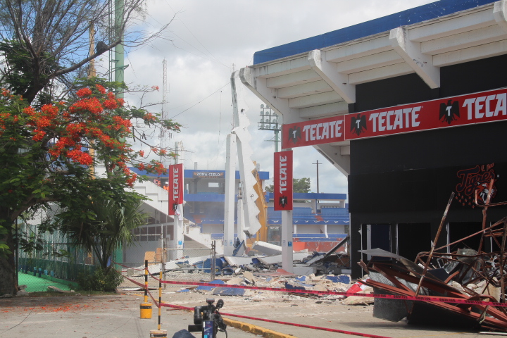 Inicia demolición del estadio Beto Ávila de Cancún
