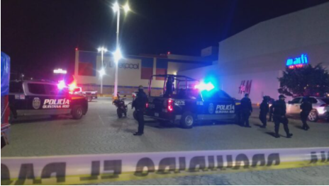 INSEGURIDAD: Asaltan a mujer en plaza comercial de Cancún; detienen a uno, el otro escapa tras disparar