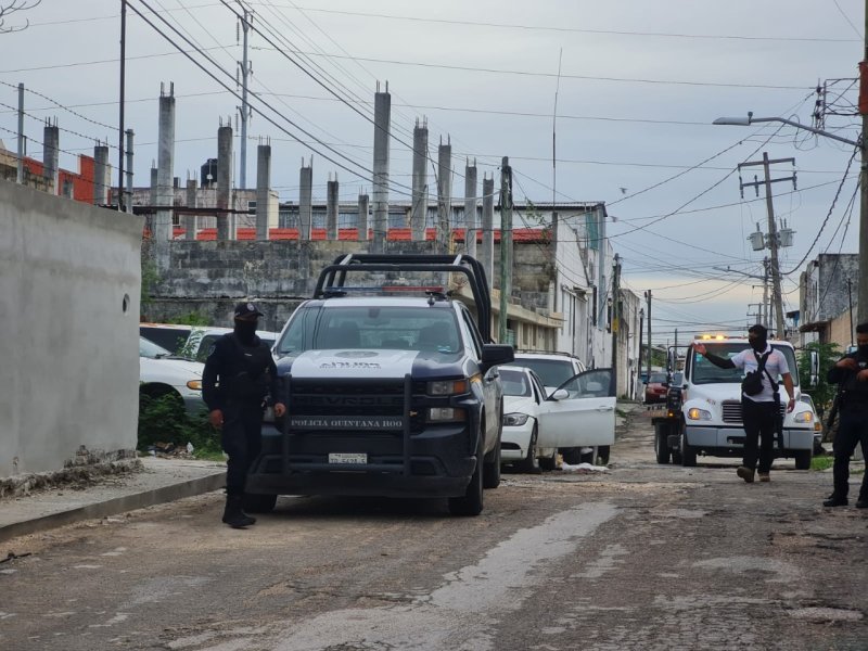 Irrumpe Policía Ministerial en un deshuesadero en Cancún
