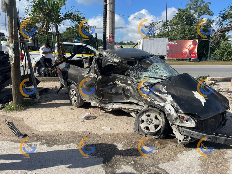 Isla Mujeres. – Un grupo de manifestantes se enfrentó con el equipo antimotines de la Guardia Nacional en la explanada de la ciudad militar, como parte de una demostración para estudiantes y mandos
