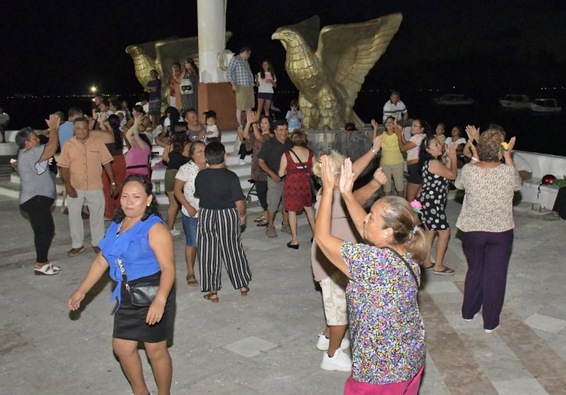 La Fundación de Parques y Museos de Cozumel ofrece una noche de baile con “Una Cana al Aire” en la Explanada de la Bandera