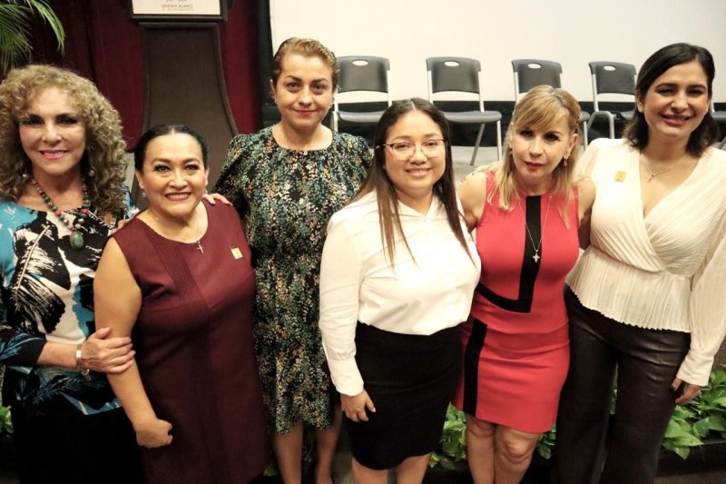 La Magistrada Claudia Carrillo Gasca imparte la conferencia “Avances y Retos de la Participación Política de las Mujeres, Violencia Política contra la Mujer y Medios Legales con visión de perspectiva de género”