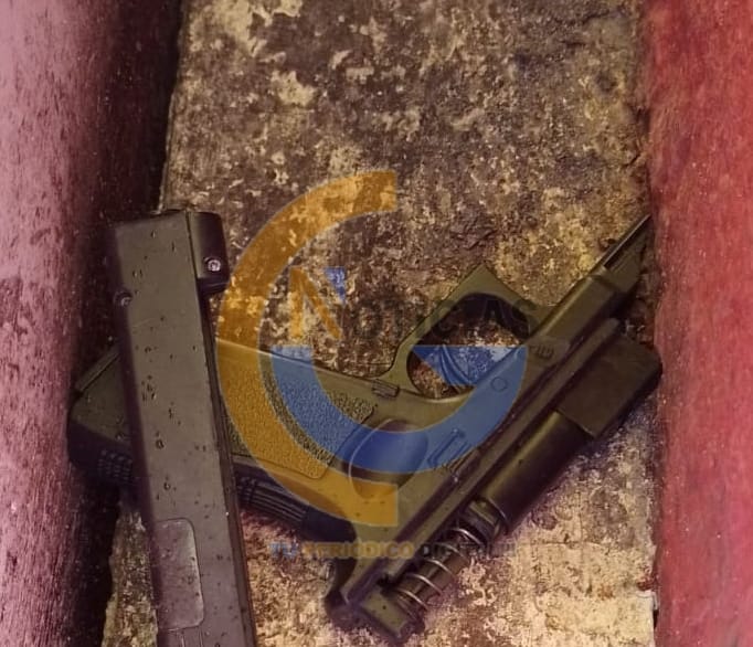 La policía se movilizó la tarde de ayer al Super Willys de la Supermanzana 73, para verificar el reporte de un arma de fuego escondida atrás de una hielera.