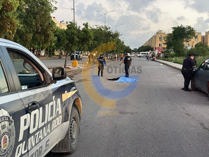 La tarde de este domingo se reportó otro ataque armado en la Región 251, pero en esta ocasión sicarios lograron ejecutar a su víctima, cuyo cuerpo quedó a la mitad de la avenida Isla Haití.