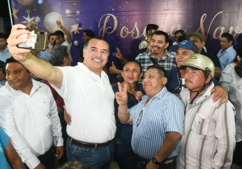 Las mujeres del interior del Estado se comprometen con Renán Barrera para hacerlo gobernador“Vamos a ganar esta elección visitando casa por casa”, destacó el coordinador del Equipo Yucatán en Peto.