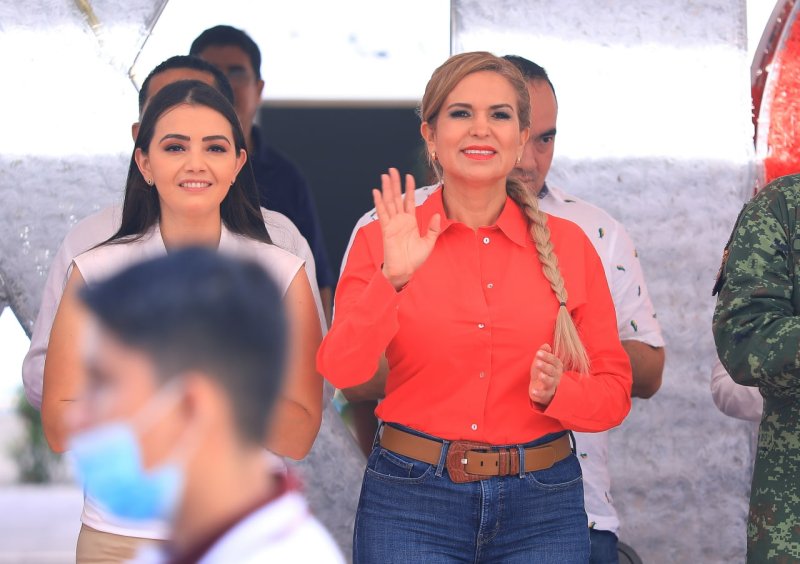 Lili Campos refuerza valores patrios con desfile conmemorativo