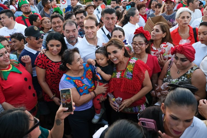 Lleva Mara Lezama la Navidad a Chetumal con encendido del árbol, pista de patinaje y las villas