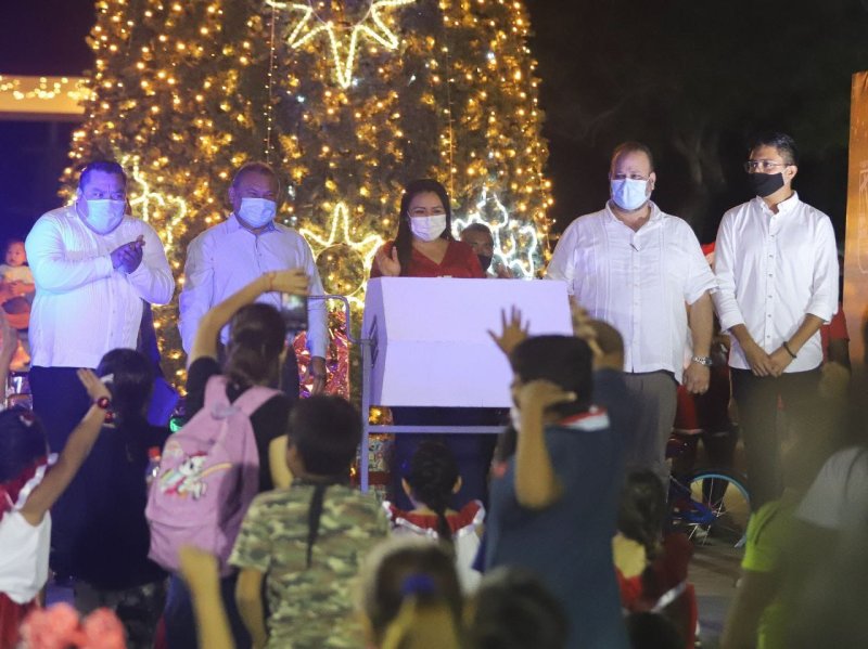 Llevan la magia de la Navidad a niños de Puerto Morelos