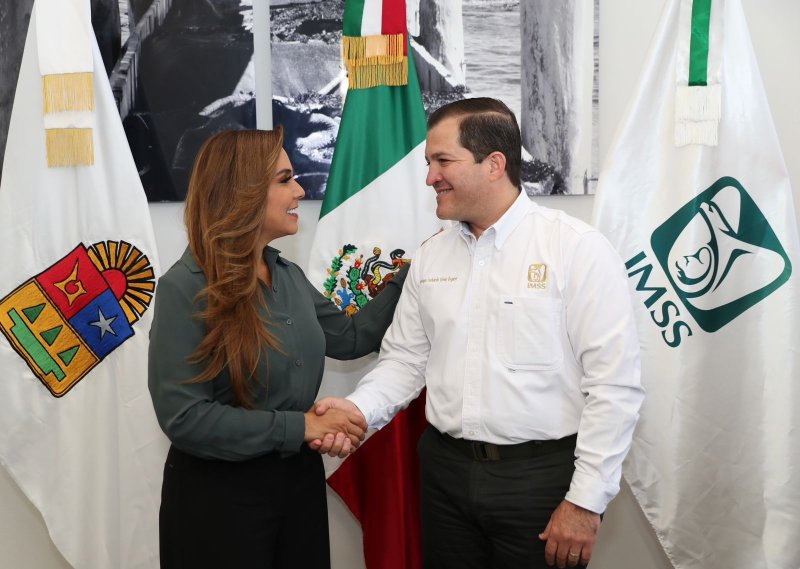 Mara Lezama da la bienvenida al nuevo delegado del IMSS