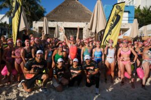 Mara Lezama da toque de salida a 1,502 participantes de “El Cruce”, evento de aguas abiertas, en Cancún
