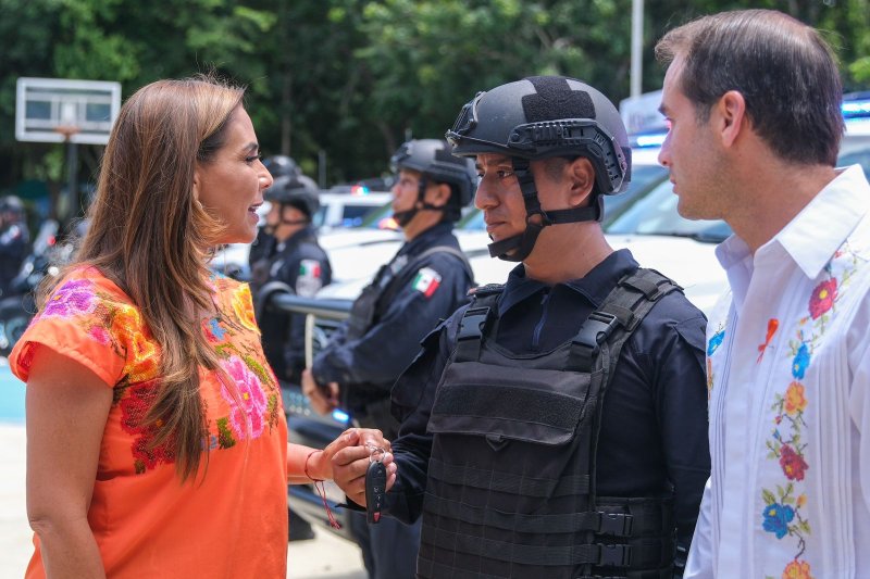 Mara Lezama entrega patrullas a Tulum para fortalecer la seguridad