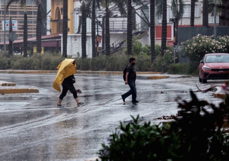 Mara Lezama pide a cancunenses no salir hasta que se atiendan las afectaciones