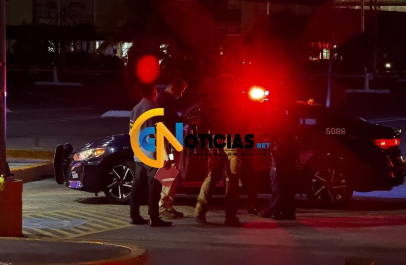 Movilización policial en Plaza Outlet de Cancún por falsa alarma en restaurante; no hubo asalto ni lesionados