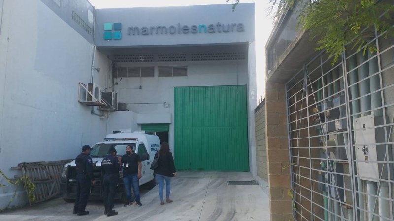 Muere trabajador aplastado por una placa de mármol en Cancún