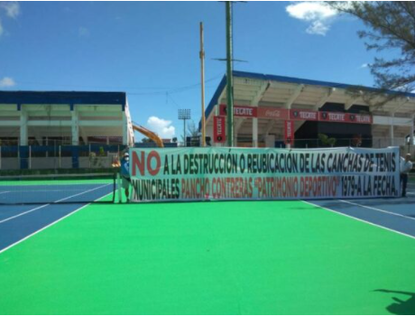 Niños se manifiestan contra la demolición de canchas por renovación del “Beto Ávila”