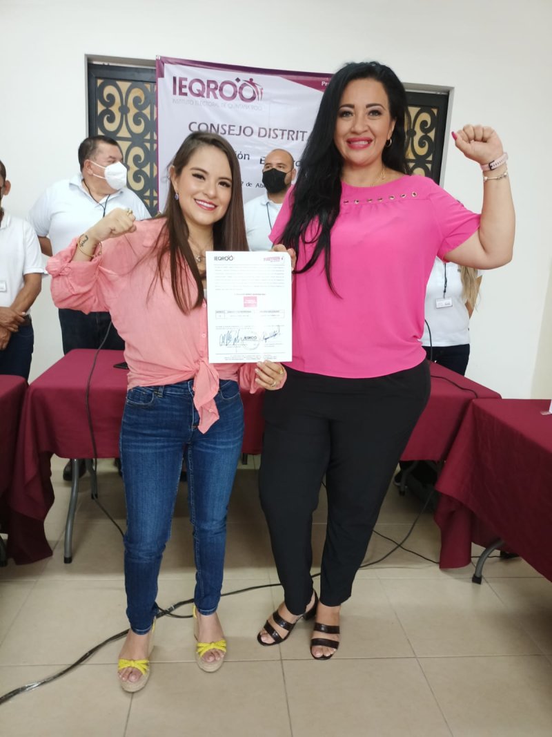 Odalis Gómez Millar recibe su constancia como candidata a diputada por el Distrito 2.