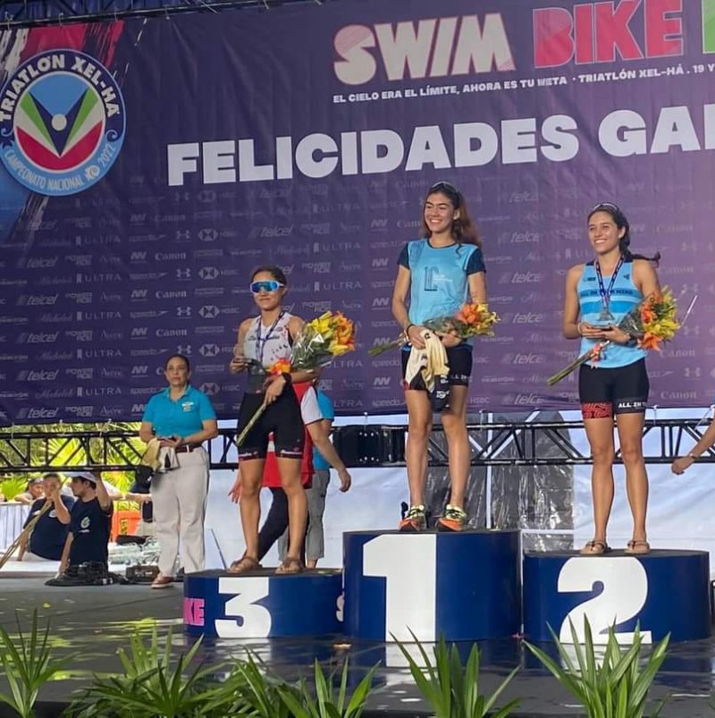 Paola Zarate y Héctor Rodríguez fueron los triunfadores del Triatlón Sprint en Xel-Há