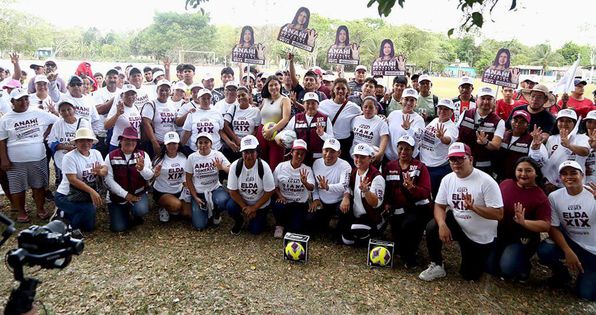 Participación de Elda Xix y Diana Gutiérrez en la inauguración de la Liga de Fútbol de la comunidad de Nicolás Bravo
