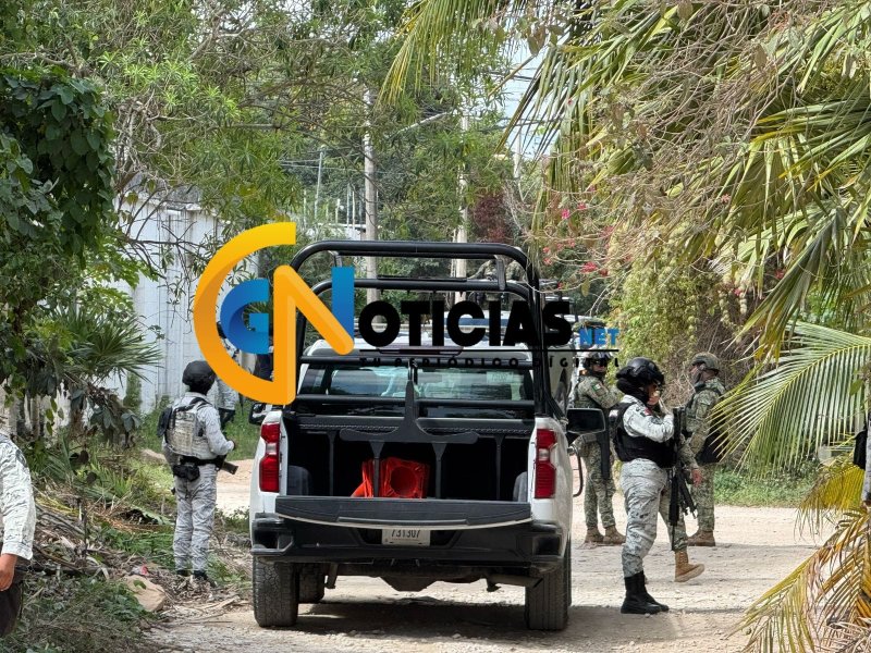 Personal de la Fiscalía General del Estado realizaron un cateo en un domicilio en busca de droga, hay detenidos.