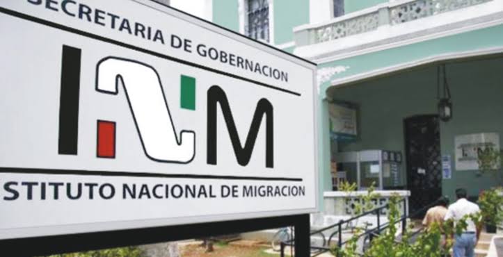Pese a las denuncias, el Instituto Nacional de Migración aún mantiene secuestrados a decenas de extranjeros en una bodega.