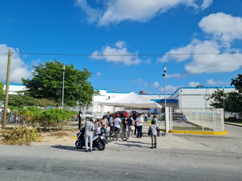 Poca afluencia de jóvenes en el Hospital general de Cancún para su vacuna