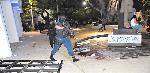 Policía asesinado en fiesta sangrienta tenía orden de aprehensión por usar armamento real en represión del 9N