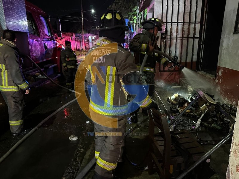 Policías municipales salvan a un abuelito de morir mientras se incendiaba su vivienda en la supermanzana 65.